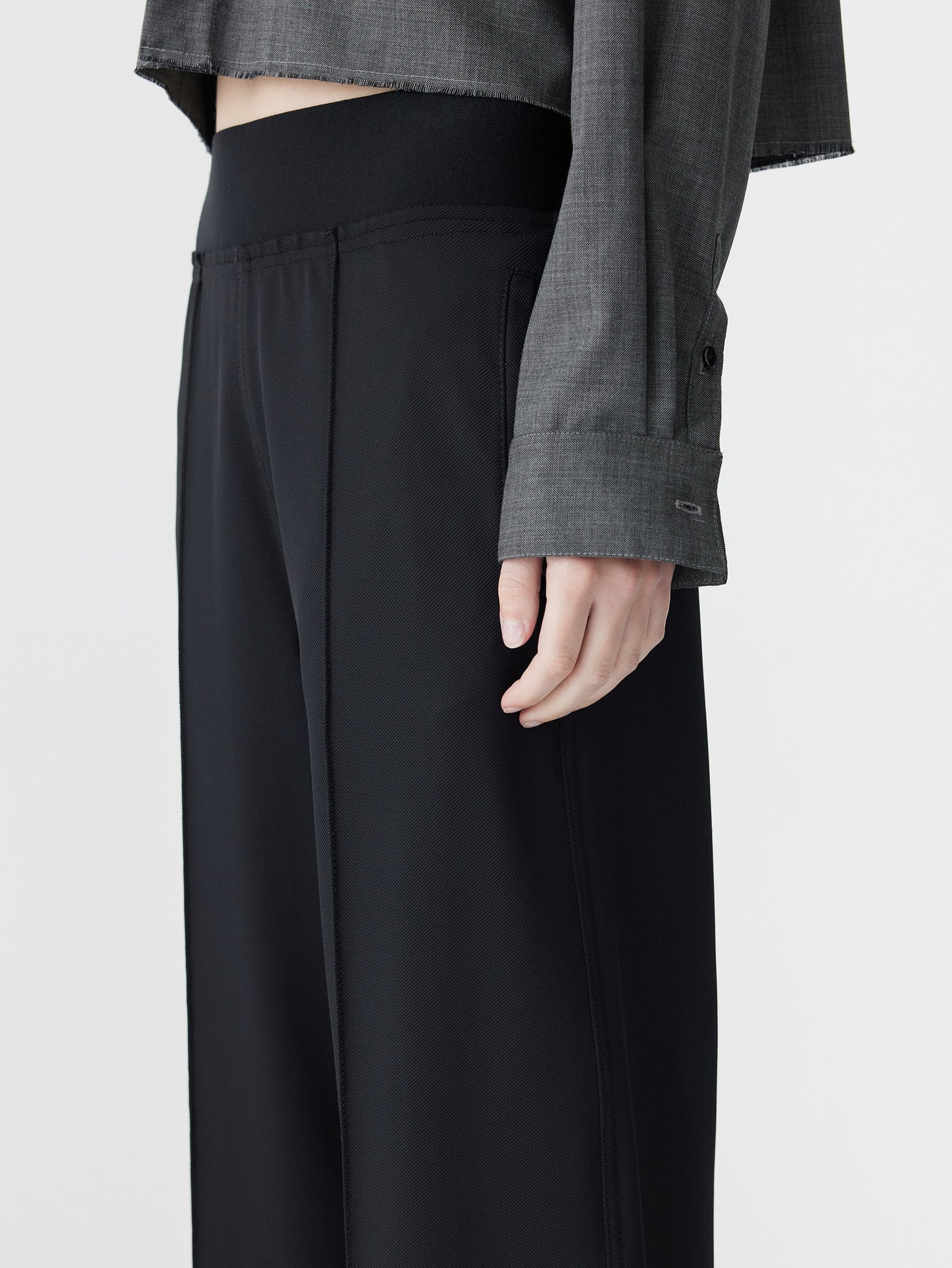 elastic detail twill pant