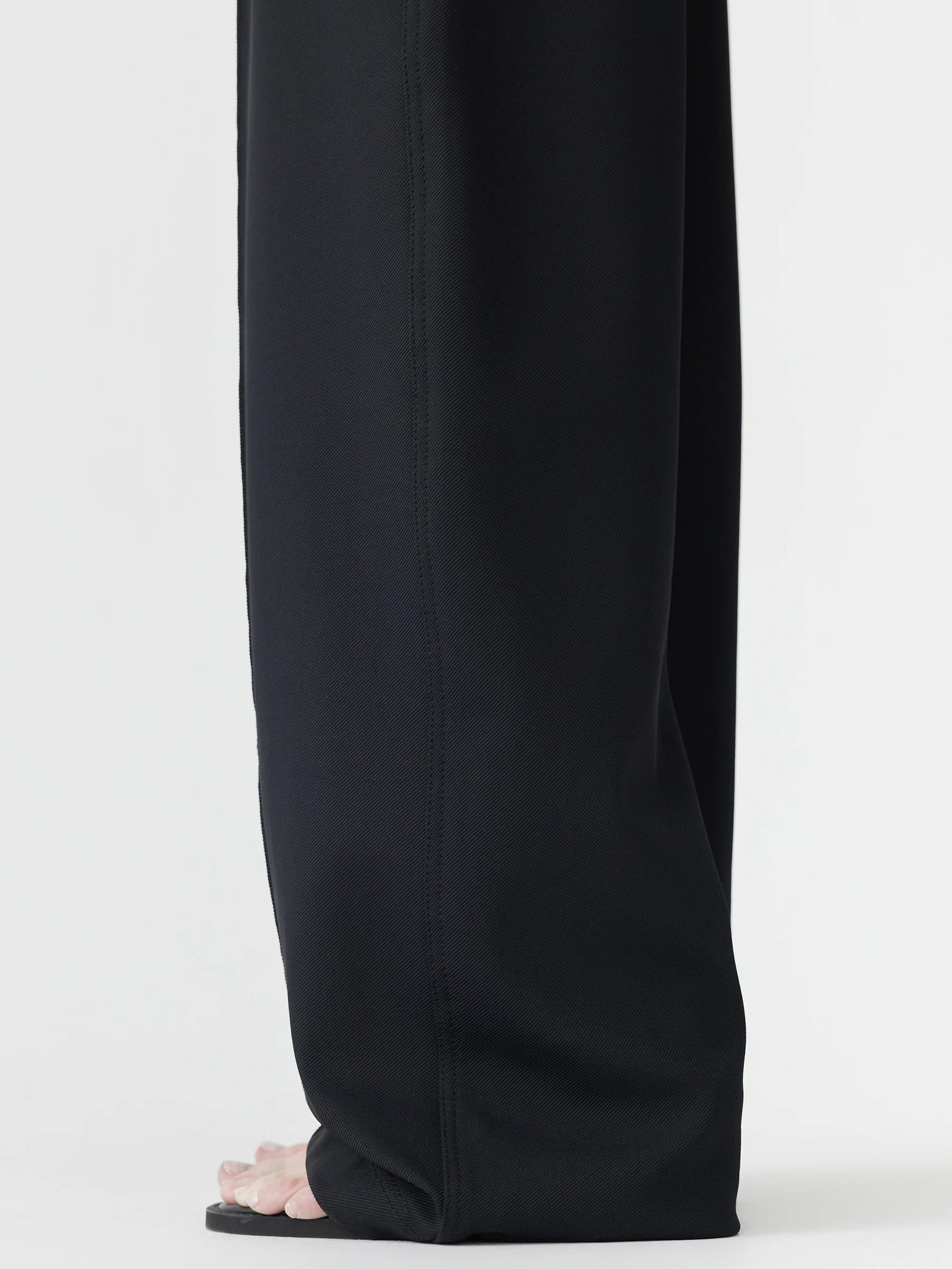 elastic detail twill pant