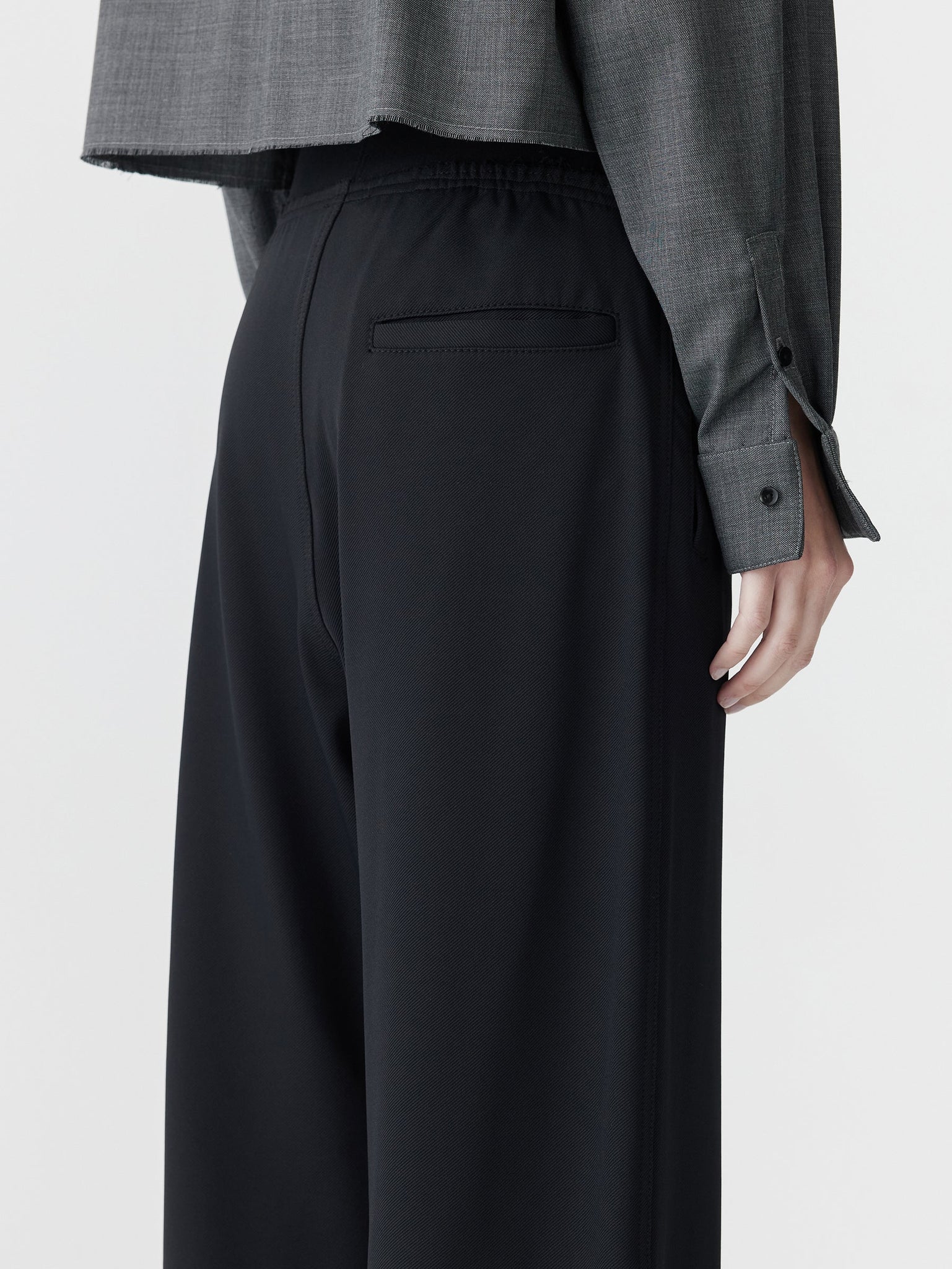elastic detail twill pant
