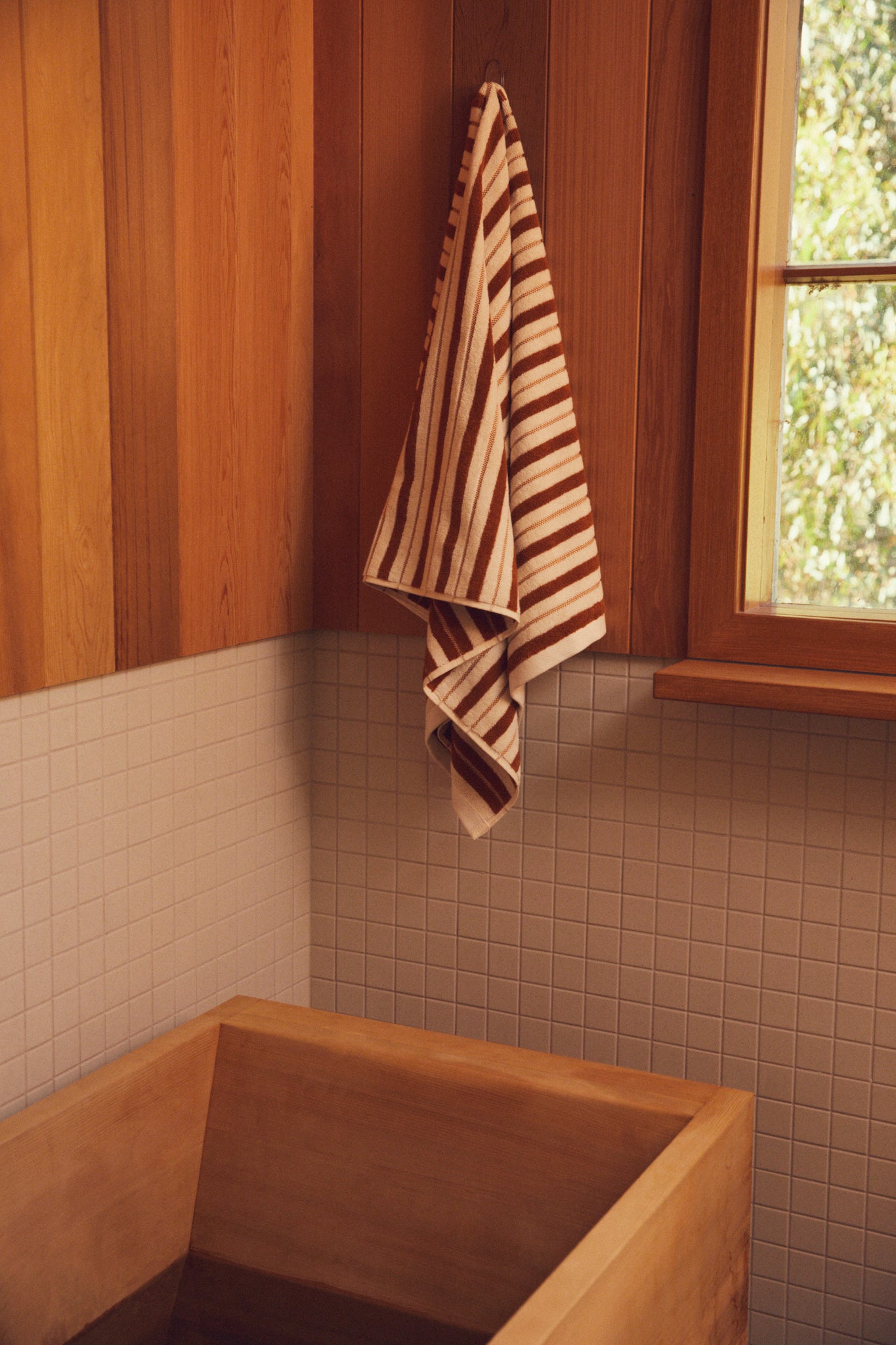 Franklin Bath Towel in Fuyu & Chalk