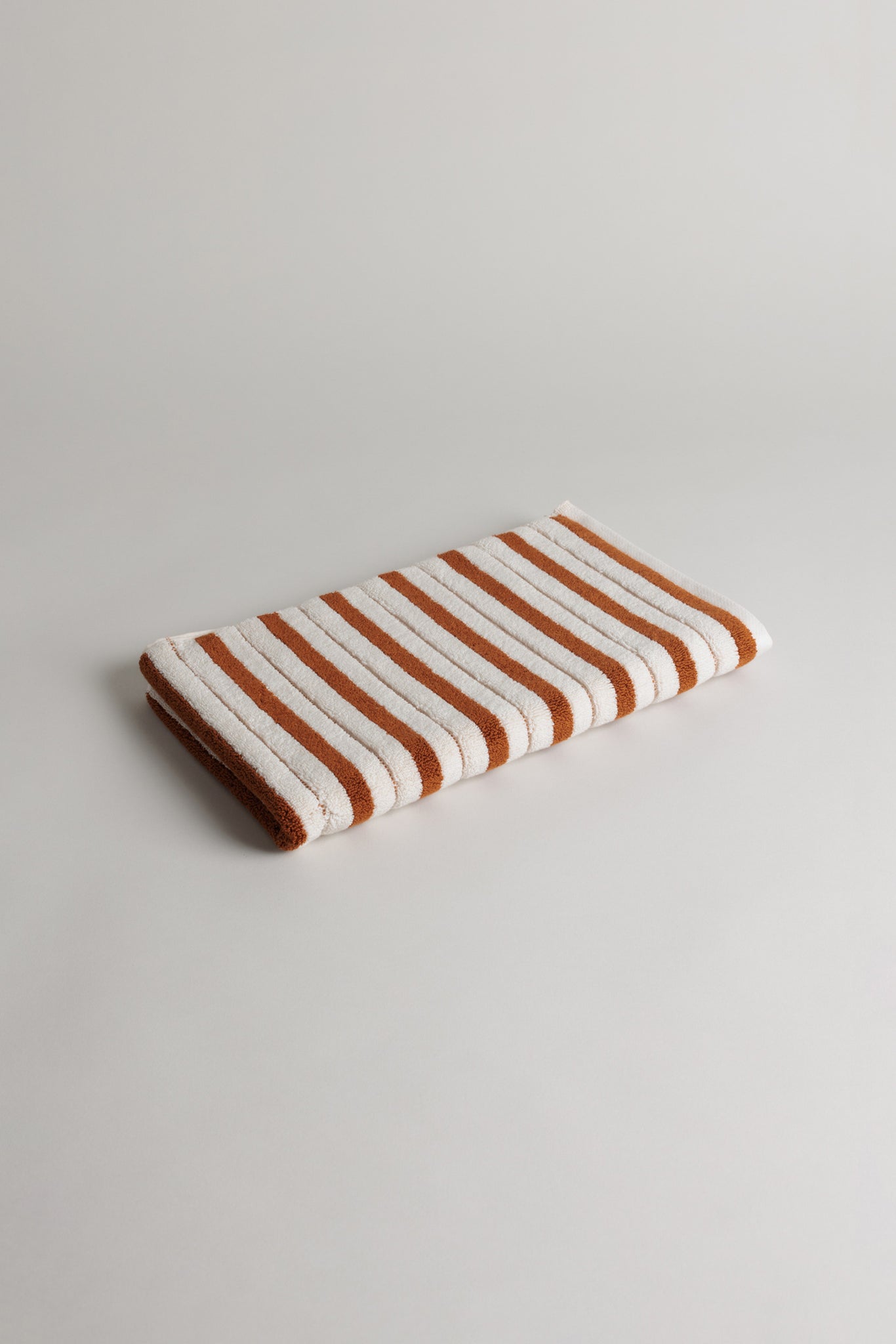 Echo Bath Mat in Fuyu & Chalk