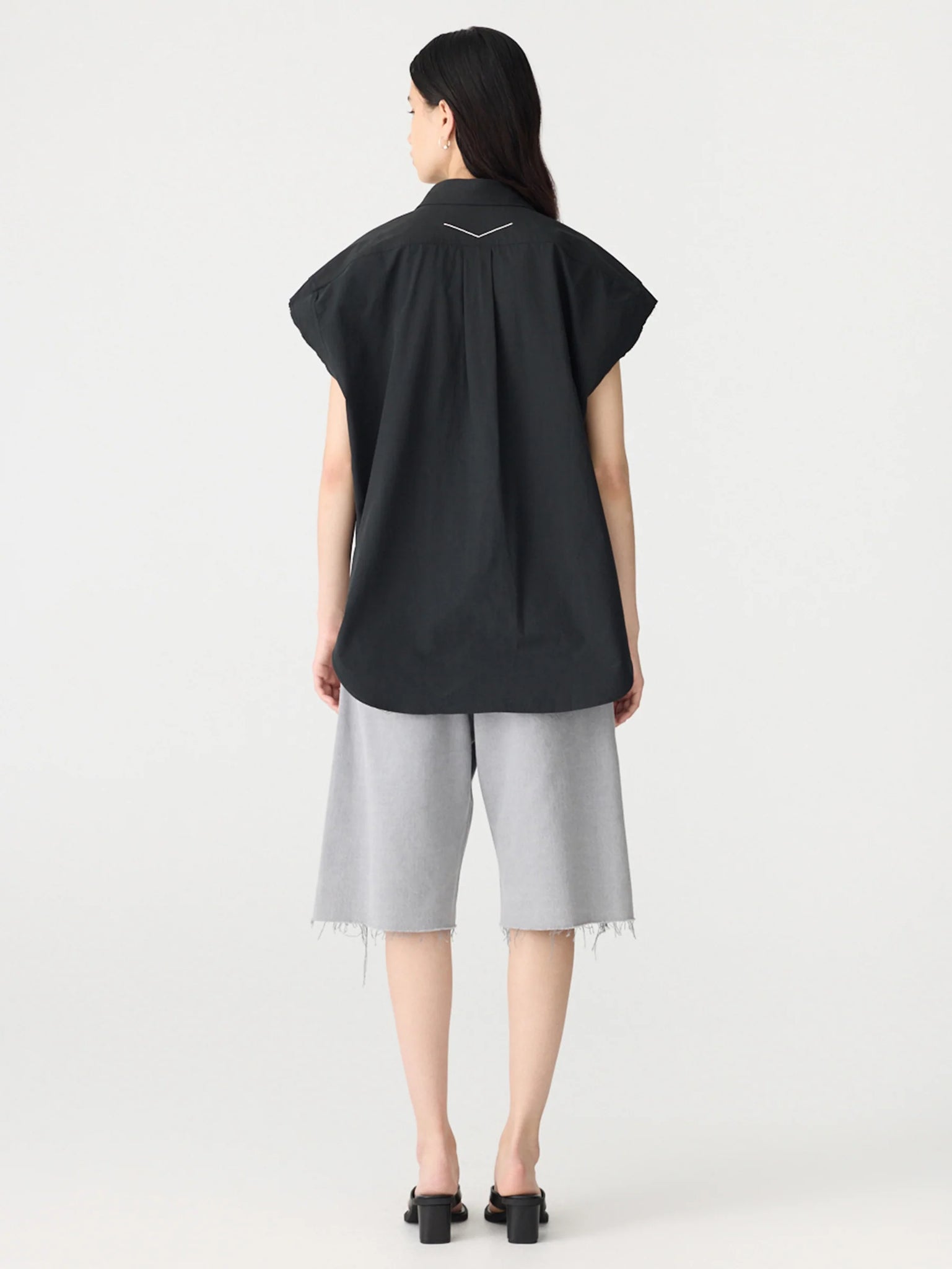 crushed cotton scoop hem shirt