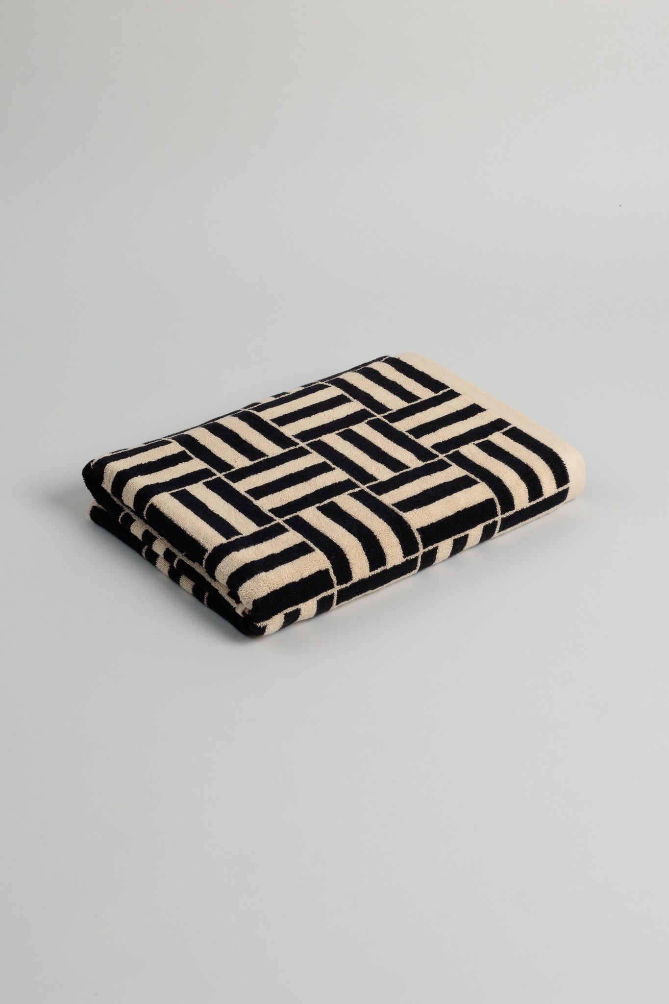 Willis Pool Towel Sand & Noir