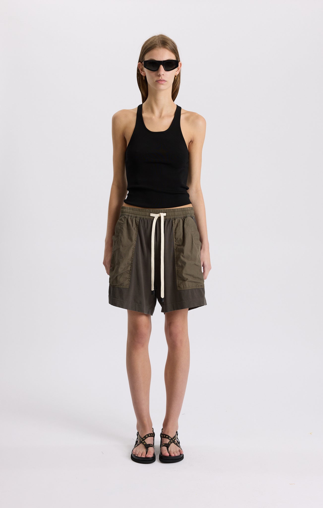 contrast pocket detail short